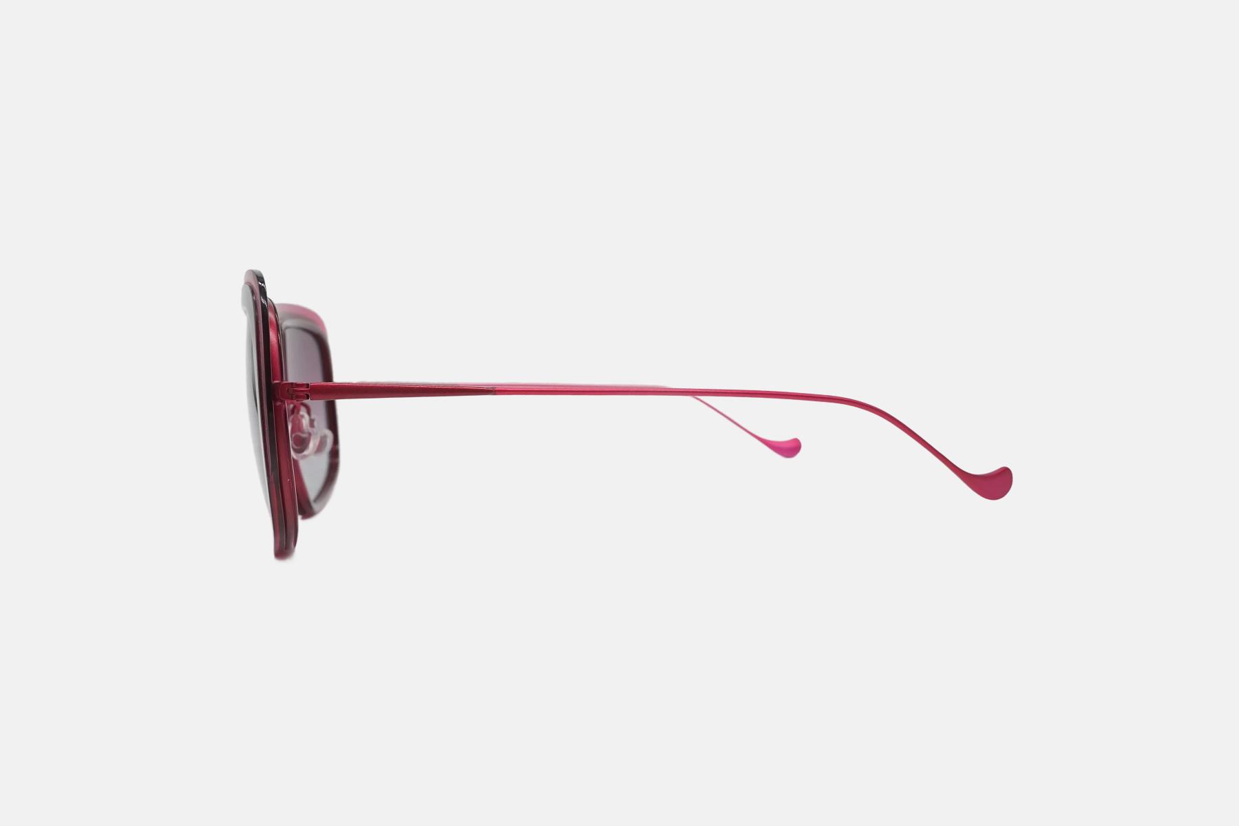 Caroline Abram Diva 660