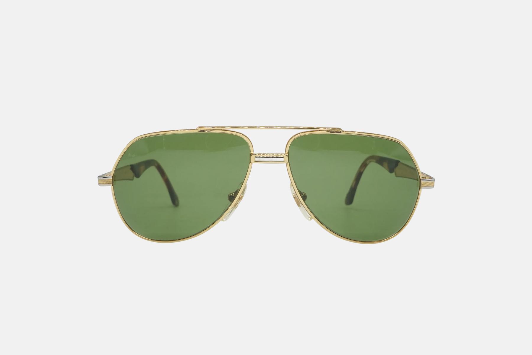 Hilton Exclusive 021_front