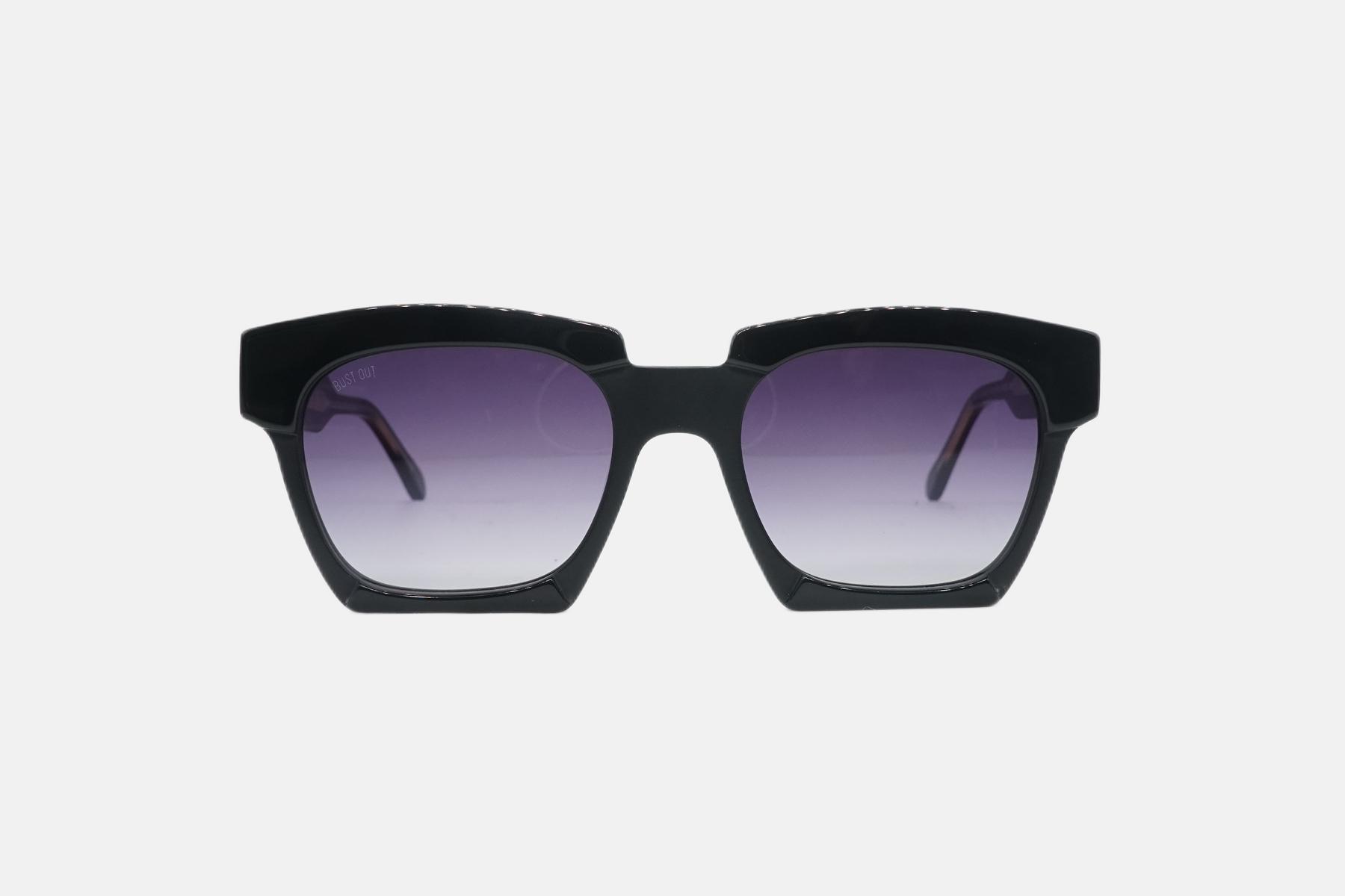 Bust Out Hailey 2_front